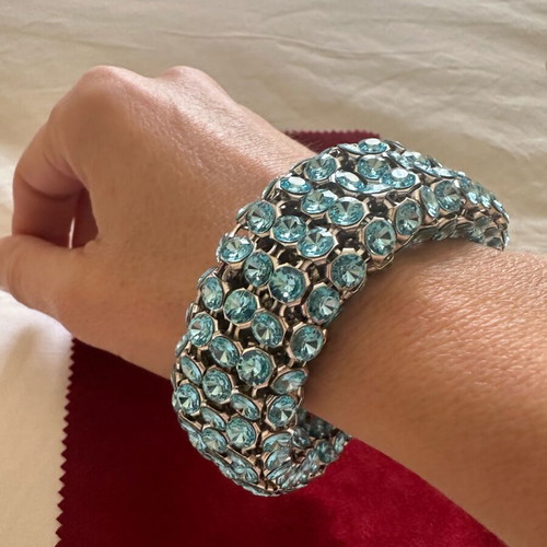 Bracelet with blue crystals used, mesh style