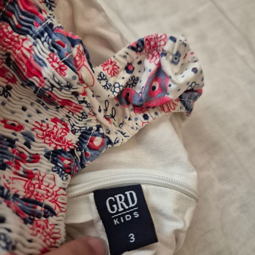 Grant children's dress size 3 like new, multicolored