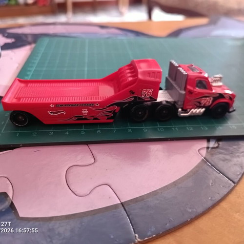 Νταλίκα Hot Wheels Semi Rodger Dodger σε κλίμακα 1:64 σαν καινούργιο