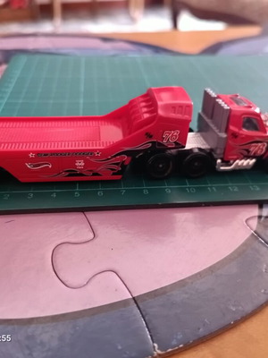 Νταλίκα Hot Wheels Semi Rodger Dodger σε κλίμακα 1:64 σαν καινούργιο