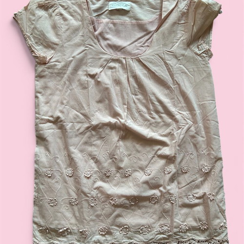 Pink blouse used with floral embroidery and lace details, size M