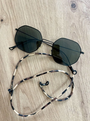 Polygonal statement sunglasses with asymmetrical design and strap