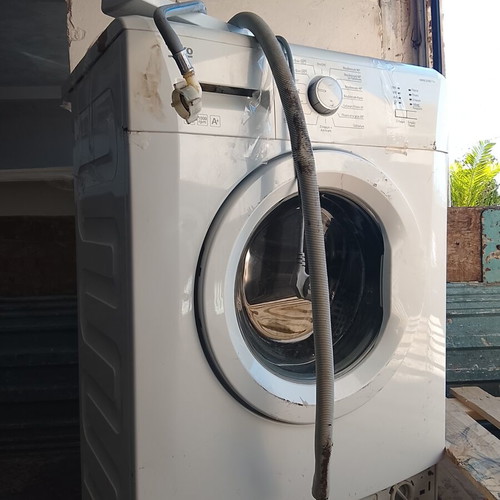 Indesit fridge and Beco washing machine set