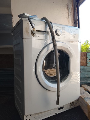 Indesit fridge and Beco washing machine set