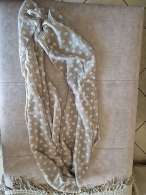 Beige Polka Dot Scarf Stradivarius like new, large and airy