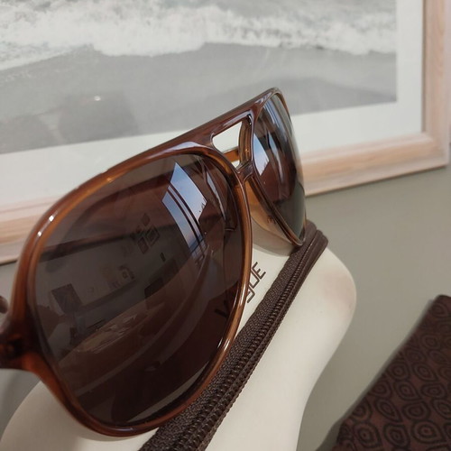 Vogue VO2578-S sunglasses like new, brown
