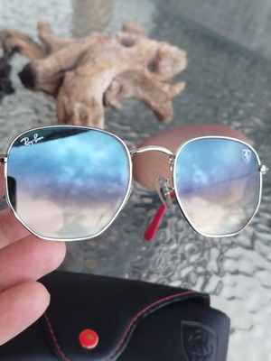 Ray-Ban Hexagonal Scuderia Ferrari Sunglasses like new, metal frame, polarized lenses