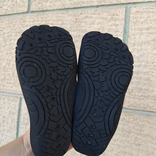 Beach shoes like new, sizes 30/31, black and blue
