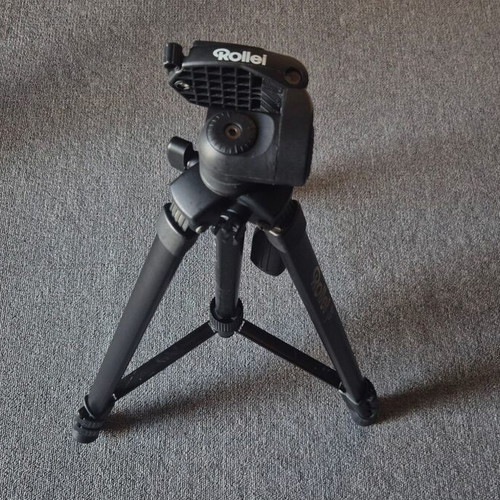 Nikon D5200 18-105 VR camera kit with tripod