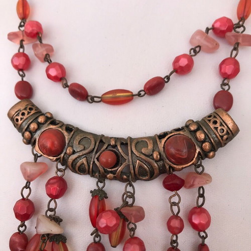 Vintage bijou unique piece of old era new, red