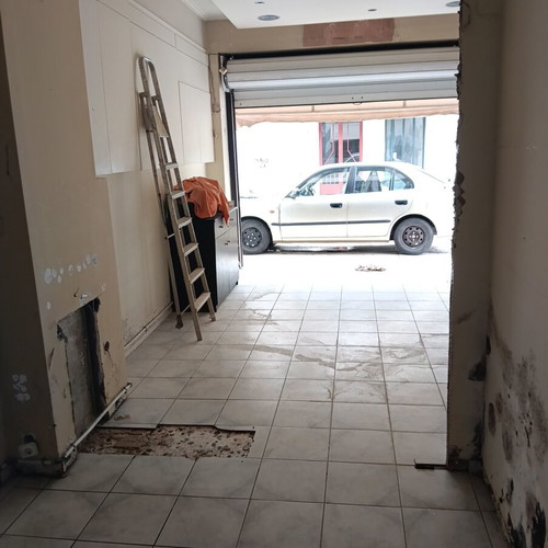 Multipurpose building with apartment and commercial space, Galatsi