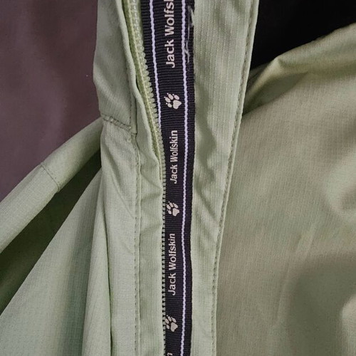 Jack Wolfskin women's windbreaker size M like new, green