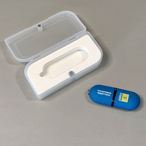 USB Stick Tachydromiko Tamieftirio 2008 like new with magnetic case