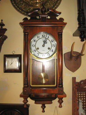 Wall clock used wooden 31-day wind-up