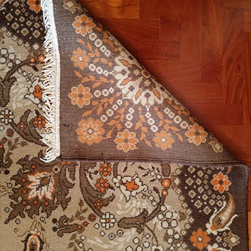 Wool rug used 2.5x3.4 meters with vivid colors