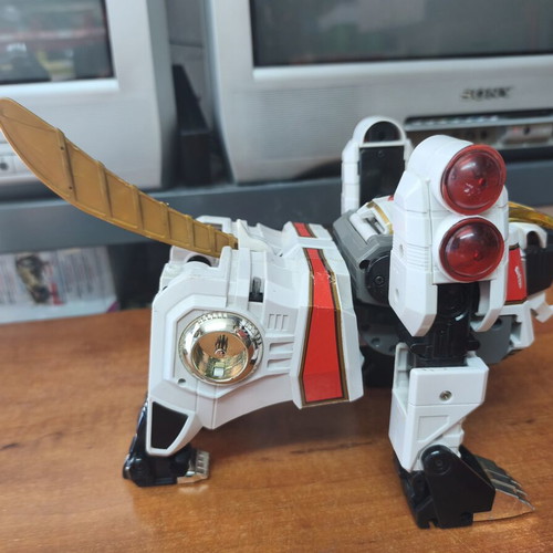 Tigerzord Power Rangers figure with white Power Ranger