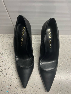 Moyo black leather stiletto shoe like new, size 37, 10cm heel