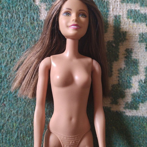 Barbie doll like new, possibly Skipper, in excellent condition