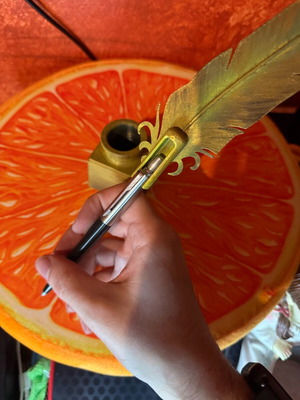 Σετ καλλιγραφίας σαν καινούργιο με δοχείο μελάνης και φτερό για πένα