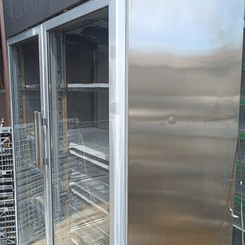 Stainless Steel Refrigeration Cabinet Used With Hinged Doors