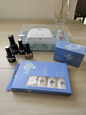 Muse Society manicure set with LED lamp and gel polish