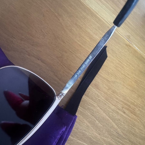 Gucci sunglasses like new with authentic silk pouch