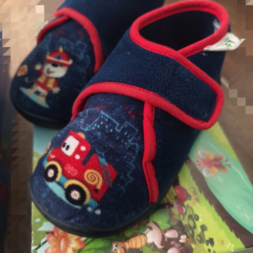 Αθλητικά μποτάκια Geox Super Mario μέγεθος 24 με δώρο χειμωνιάτικα παντοφλάκια Comfy