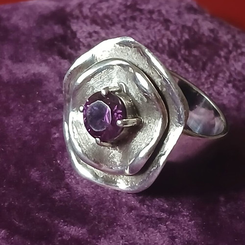 Ring with amethyst silver 925, 9.5 grams, like new