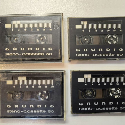 Grundig Stenorette 2000 dictaphone used with 4 cassettes and case untested