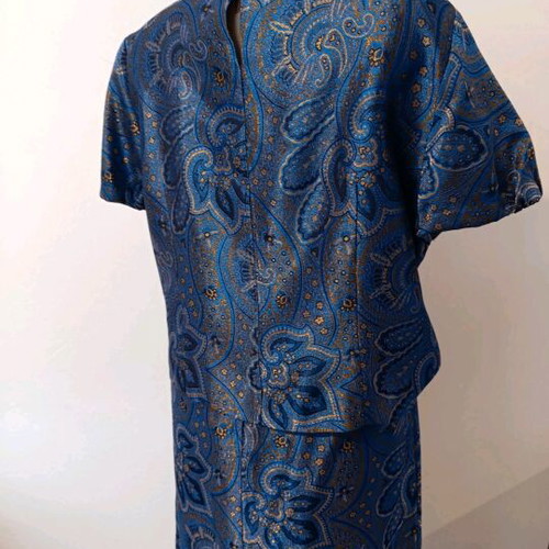 Brocat Satin Skirt and Blouse Set like new, blue