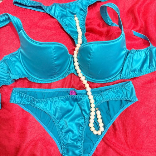 Agent Provocateur lingerie set like new, turquoise, bra 75C, size S panties