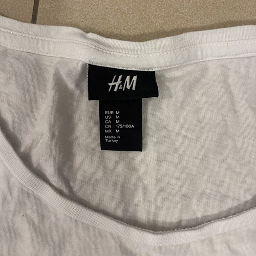 T-shirt H&M size M like new with skull print