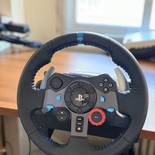 Logitech G29 Driving Force racing wheel