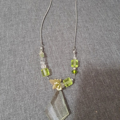 Necklace used with green stones and silver details