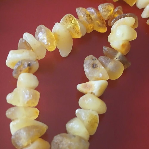 Necklace with unbreakable amber, 42 cm, like new