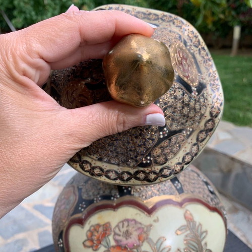 Japanese Satsuma vase like new, 23cm height with lid, embossed