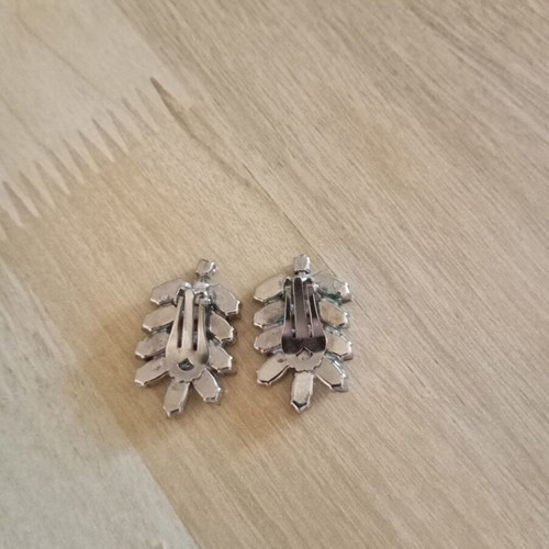 Vintage earrings with clips, like new, transparent crystals