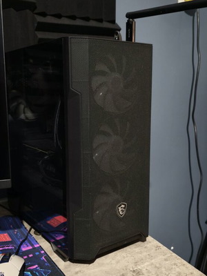 PC gaming Ryzen 7 5800X, RTX 4060 Ti, 32GB RAM, SSD 2TB, like new