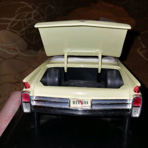 Scarface Cadillac Series 62 1963 with Jada figurine, like new