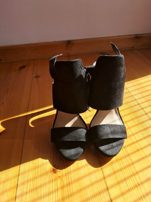 Zara πέδιλα μαύρα καστόρι καινούργια, μέγεθος 40, τακούνι 12cm