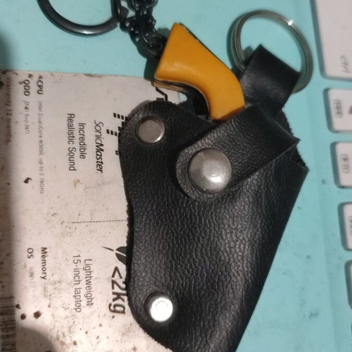 Miniature 1975 Minion Metal Keychain Gun like new