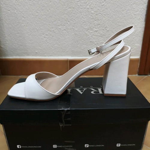White sandals like new, size 41, 9cm heel