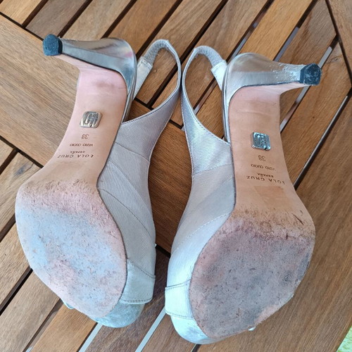 Lola Cruz women's silver sandals size 38 used, Vero Cuoio sole