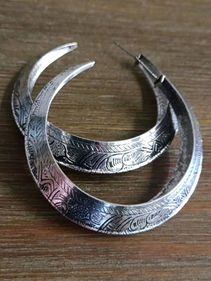 Vintage women's steel hoop earrings with black patina new
