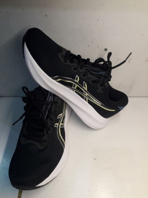 Asics Gel Exite 11 Performance running shoes size 43.5, black and white