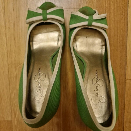Jessica Simpson peep toe pumps used, size 37, green and white