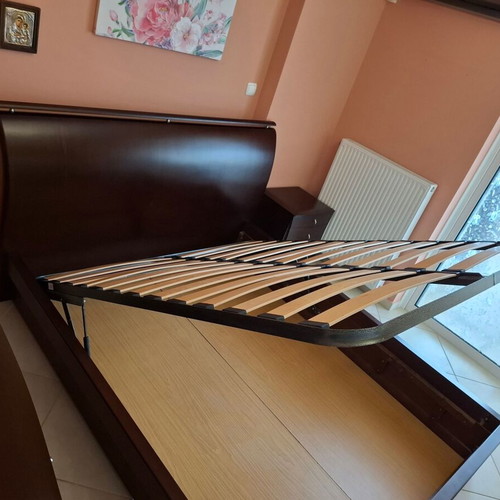 Σετ κρεβατοκάμαρας 160 σαν καινούργιο με διπλό κρεβάτι, κομοδίνα και συρταριέρα