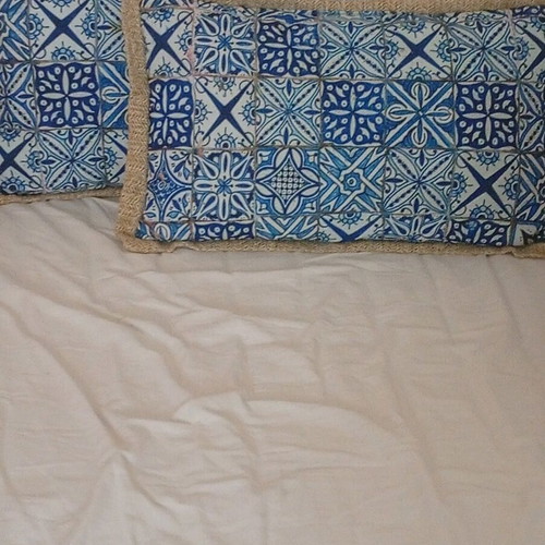 Decorative pillows like new