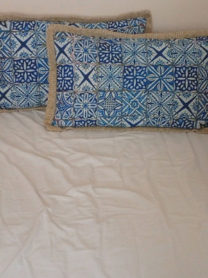 Decorative pillows like new