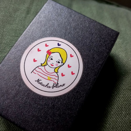Natacha Plano brooch "bonjour", handmade, white and gold